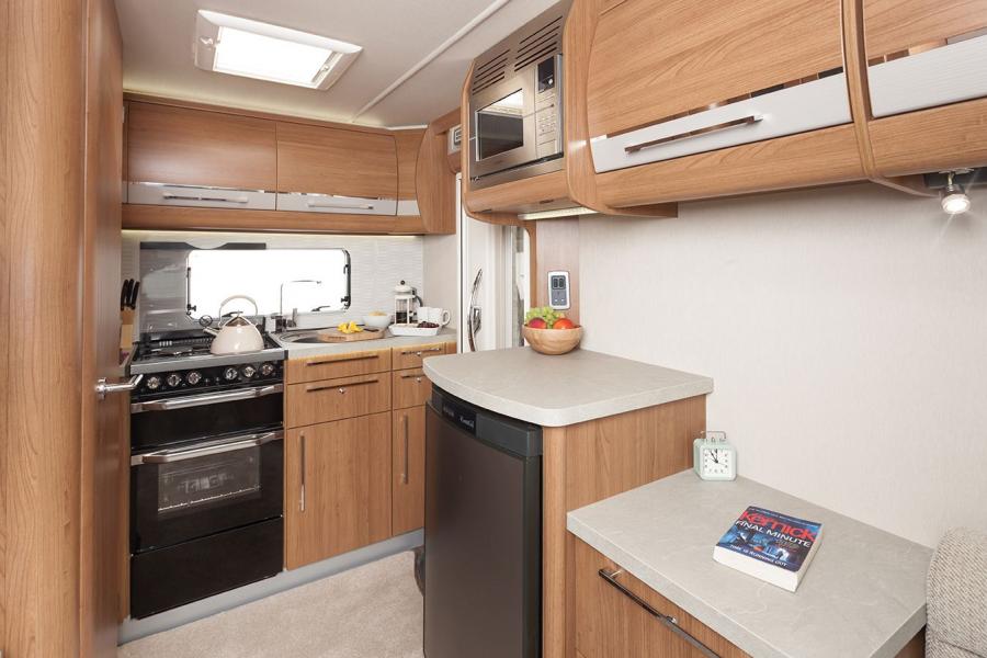 Интерьер Auto-Trail Frontier Navajo 2014 года  (фото 4 из 6)